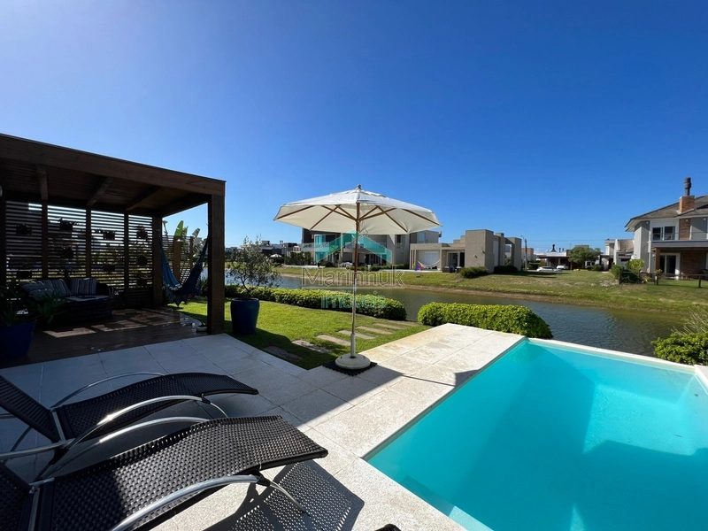 CASA À VENDA NO CONDOMINIO RIVIERA: 3ª foto da galeria de imagens do imóvel