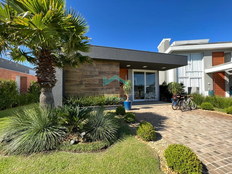CASA À VENDA NO CONDOMINIO RIVIERA: 1ª foto da galeria de imagens do imóvel