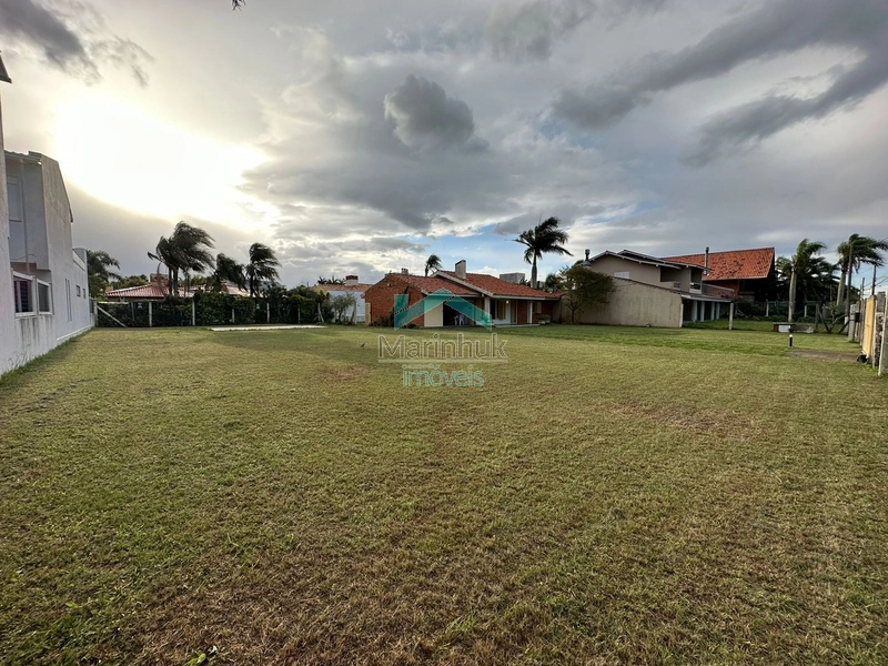 CASA COM 02 LOTES À VENDA EM ATLÂNTIDA: 5ª foto da galeria de imagens do imóvel