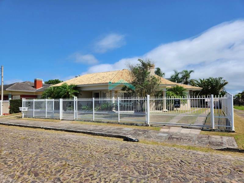 CASA À VENDA EM ATLÂNTIDA: 1ª foto da galeria de imagens do imóvel