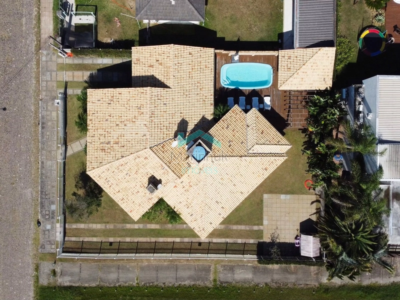 CASA À VENDA EM ATLÂNTIDA: 3ª foto da galeria de imagens do imóvel