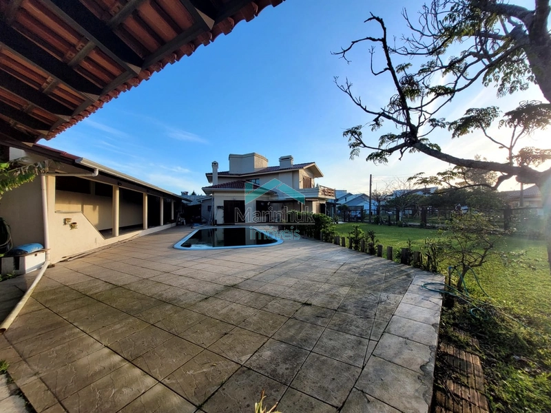 SOBRADO EXCLUSIVO À VENDA – PRAIA DE MARIÁPOLIS : 3ª foto da galeria de imagens do imóvel