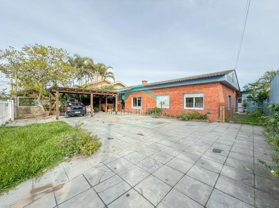 CASA À VENDA EM ATLÂNTIDA: 1ª foto da galeria de imagens do imóvel
