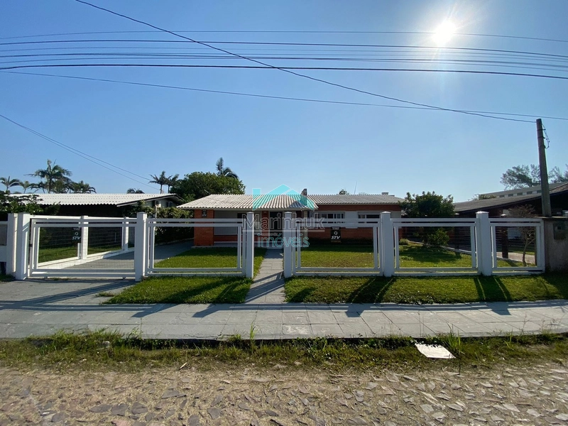 CASA À VENDA EM ATLÂNTIDA: 2ª foto da galeria de imagens do imóvel