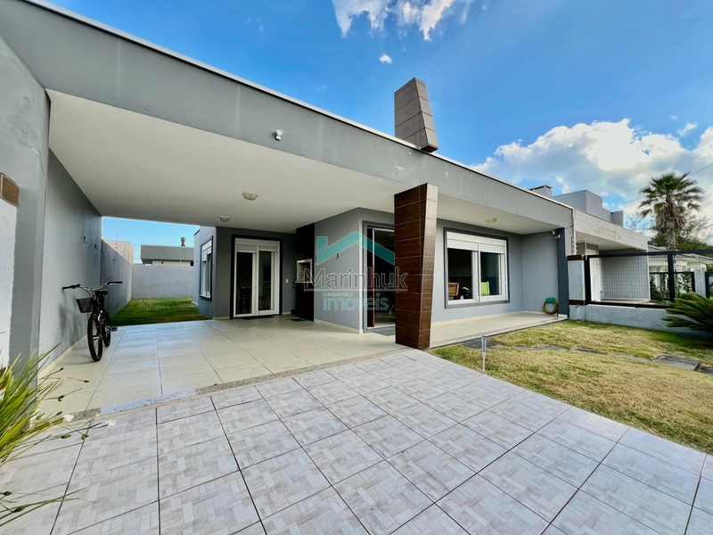 CASA À VENDA EM ATLÂNTIDA SUL: 1ª foto da galeria de imagens do imóvel