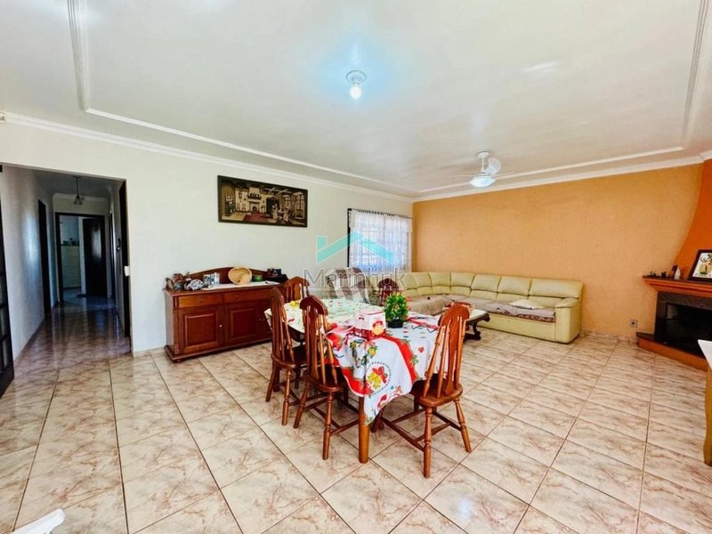 CASA À VENDA NO ARPOADOR: 8ª foto da galeria de imagens do imóvel
