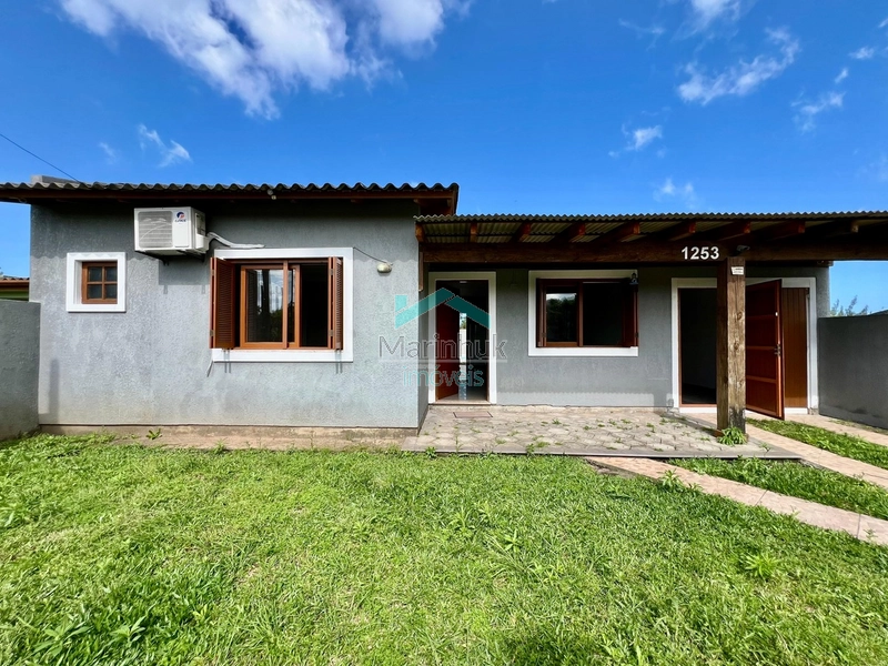 CASA À VENDA EM ATLÂNTIDA SUL: 1ª foto da galeria de imagens do imóvel