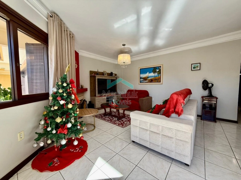 CASA À VENDA EM ATLÂNTIDA SUL: 2ª foto da galeria de imagens do imóvel