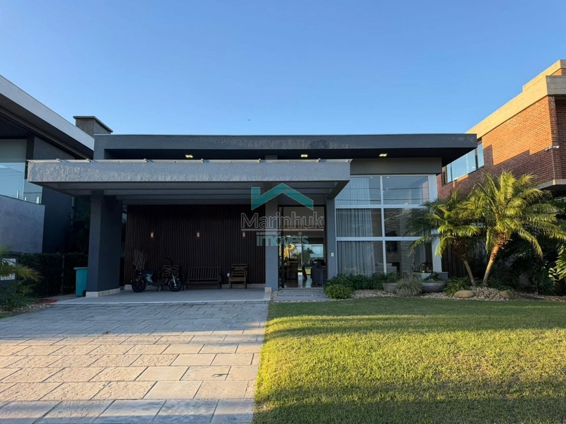 CASA À VENDA NO CONDOMÍNIO ENSEADA