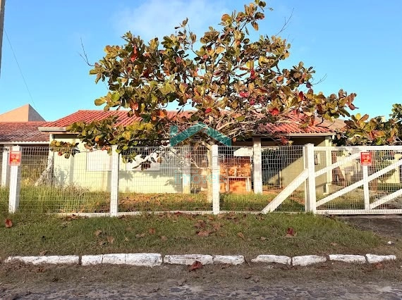 CASA À VENDA EM ATLANTIDA SUL: 2ª foto da galeria de imagens do imóvel