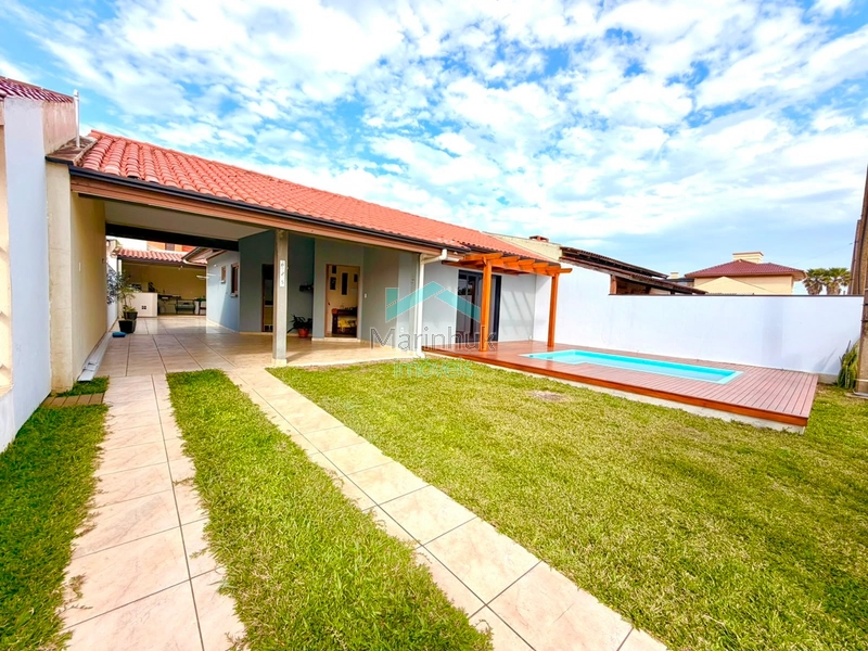 CASA À VENDA EM ATLANTIDA SUL: 1ª foto da galeria de imagens do imóvel