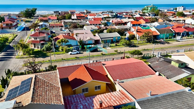 CASA À VENDA EM ATLANTIDA SUL: 2ª foto da galeria de imagens do imóvel