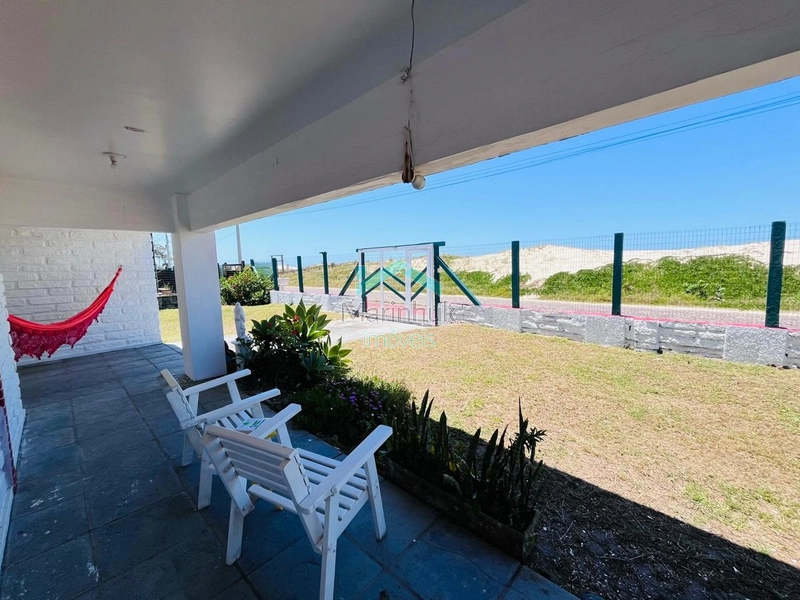 CASA FRENTE LESTE A BEIRA MAR COM 02 TERRENOS: 2ª foto da galeria de imagens do imóvel