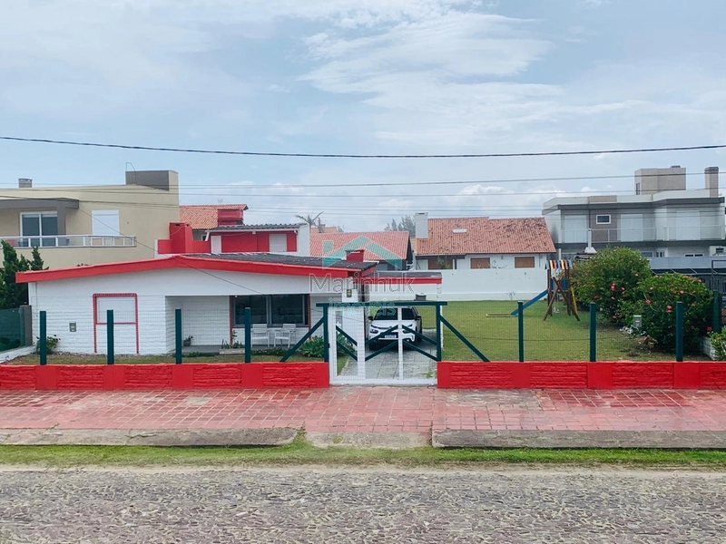 CASA FRENTE LESTE A BEIRA MAR COM 02 TERRENOS