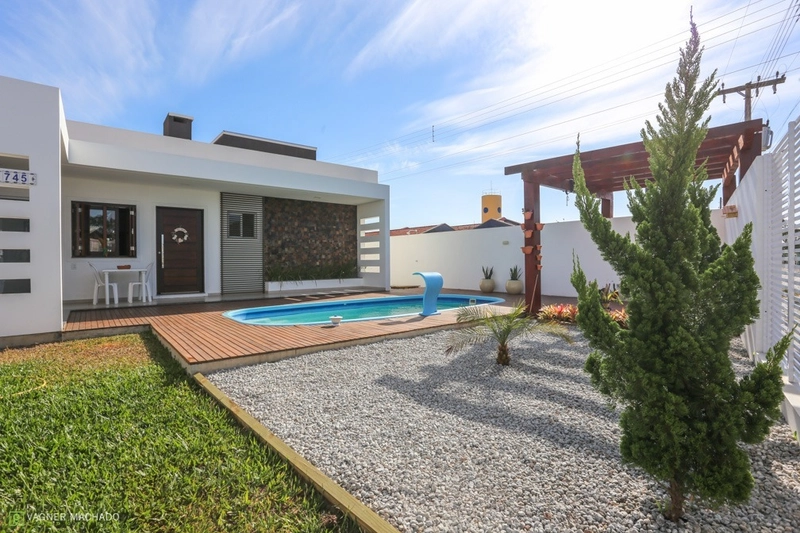 Casa com piscina a venda no Passo de Torres, SC.: 1ª foto da galeria de imagens do imóvel