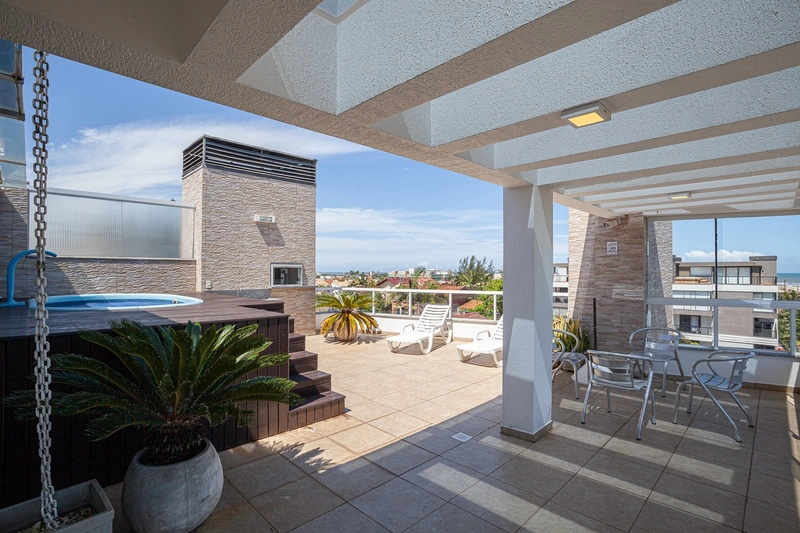 Cobertura em Torres, 3 dormitórios mobiliada e decorada: 2ª foto da galeria de imagens do imóvel