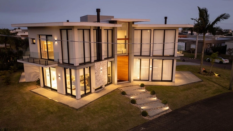 Casa em Torres, 5 suítes  no condomínio Ocean Side