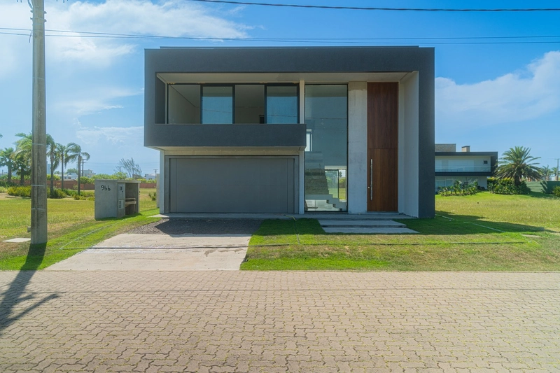 Casa em Torres no Ilhas Park, 4 suítes beira lago: 2ª foto da galeria de imagens do imóvel