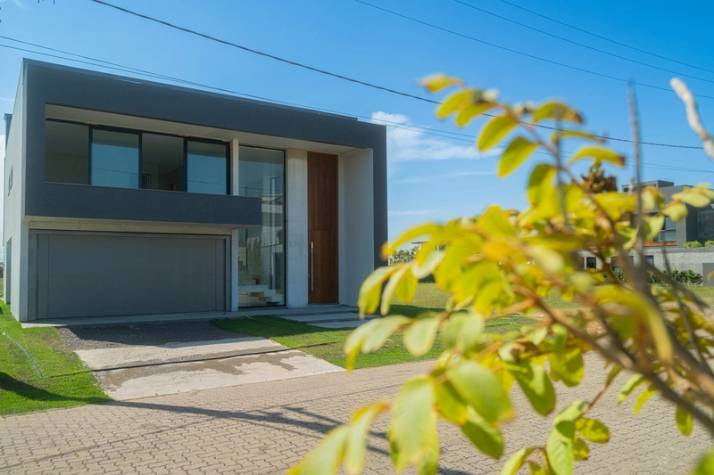 Casa em Torres no Ilhas Park, 4 suítes beira lago: 3ª foto da galeria de imagens do imóvel