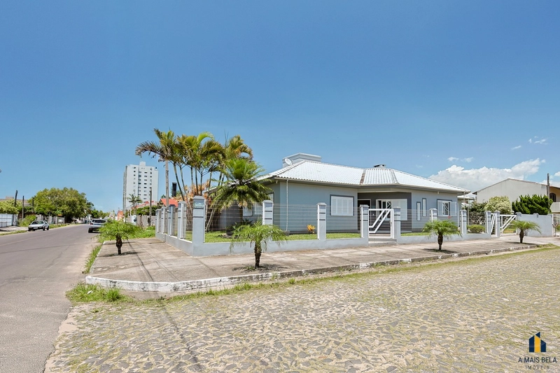 Casa em Torres, com 3 dormitórios: 1ª foto da galeria de imagens do imóvel