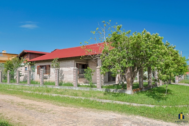 Casa em Torres, praia Paraiso: 1ª foto da galeria de imagens do imóvel