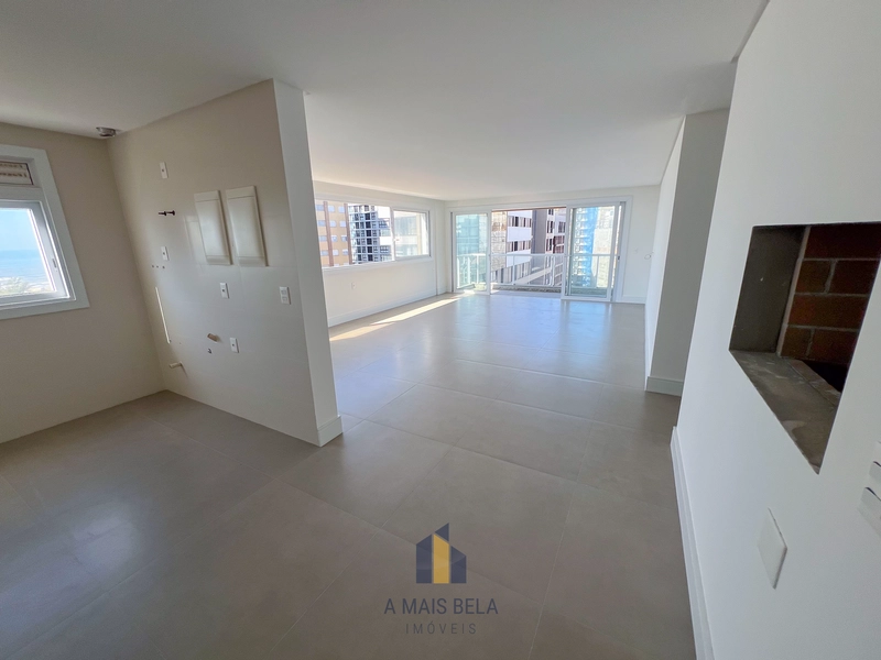 Apartamento em Torres, com 3 suítes: 2ª foto da galeria de imagens do imóvel