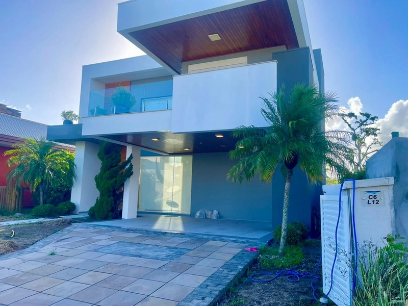 Casa no condomínio Reserva das aguas em Torres com 2 andares