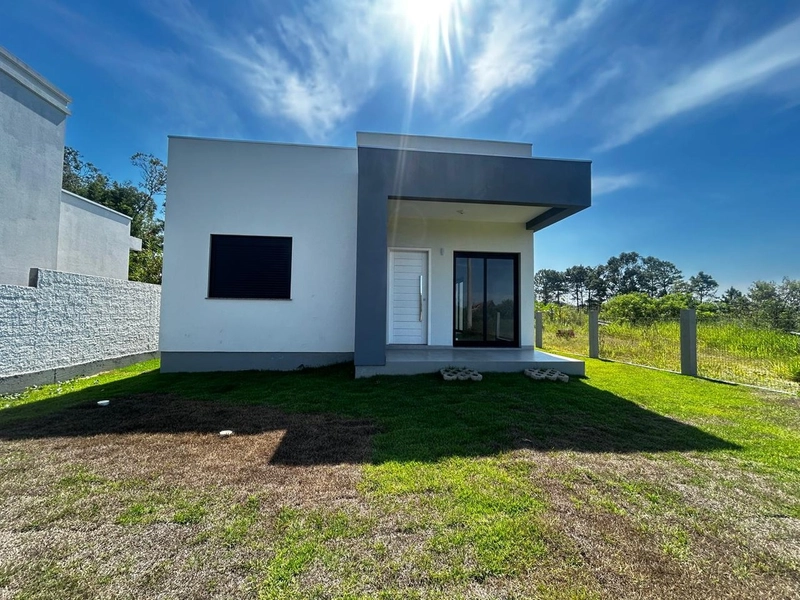 Casa em Passo de Torres  com 3 dormitórios: 1ª foto da galeria de imagens do imóvel