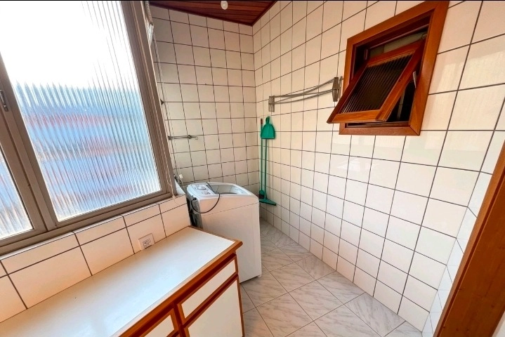 Apartamento mobiliado com 3 dormitórios e vista para o mar: 10ª foto da galeria de imagens do imóvel