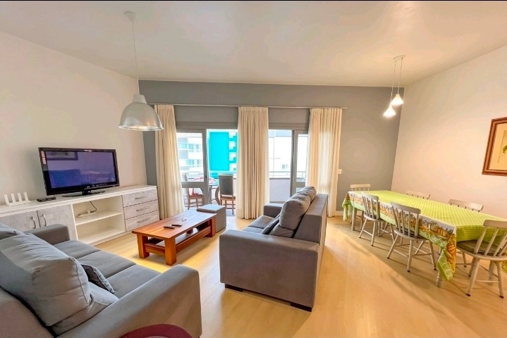 Apartamento mobiliado com 3 dormitórios e vista para o mar: 1ª foto da galeria de imagens do imóvel