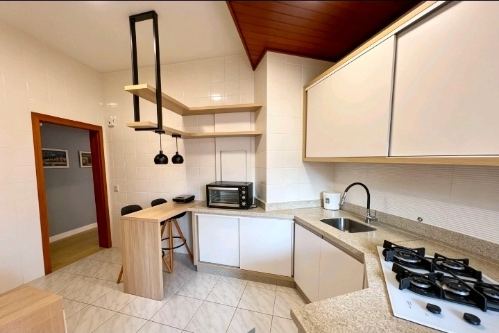 Apartamento mobiliado com 3 dormitórios e vista para o mar: 5ª foto da galeria de imagens do imóvel