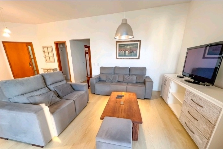 Apartamento mobiliado com 3 dormitórios e vista para o mar: 2ª foto da galeria de imagens do imóvel