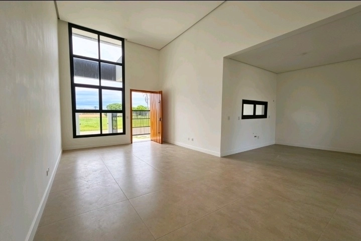 Casa nova próxima à praia de Torres: 6ª foto da galeria de imagens do imóvel