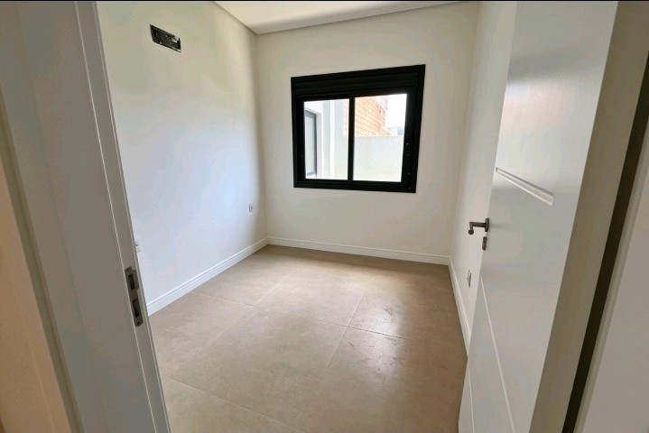 Casa nova próxima à praia de Torres: 7ª foto da galeria de imagens do imóvel