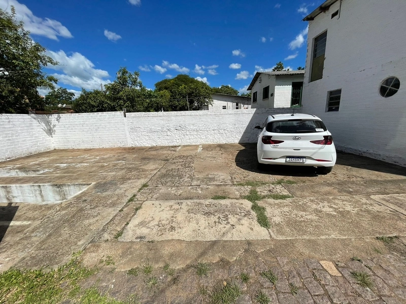 PAVILHÃO + CASA: 2ª foto da galeria de imagens do imóvel