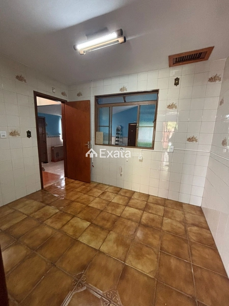 Casa com duas garagens: 6ª foto da galeria de imagens do imóvel