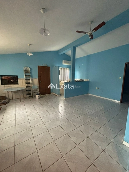 Casa com duas garagens: 4ª foto da galeria de imagens do imóvel