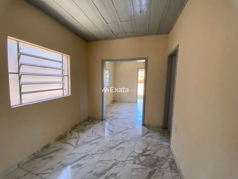 Casa com pátio extenso: 2ª foto da galeria de imagens do imóvel