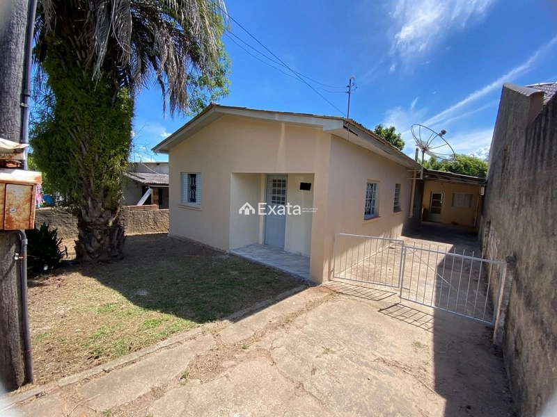 Casa com pátio extenso: 1ª foto da galeria de imagens do imóvel