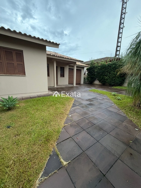 Casa com piscina: 2ª foto da galeria de imagens do imóvel