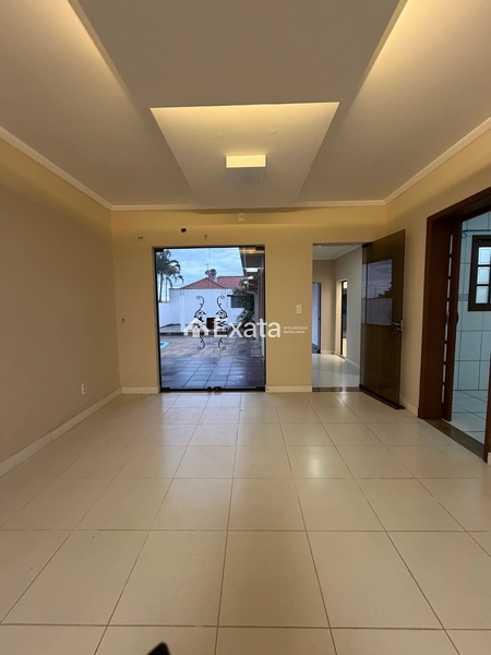 Casa com piscina: 12ª foto da galeria de imagens do imóvel