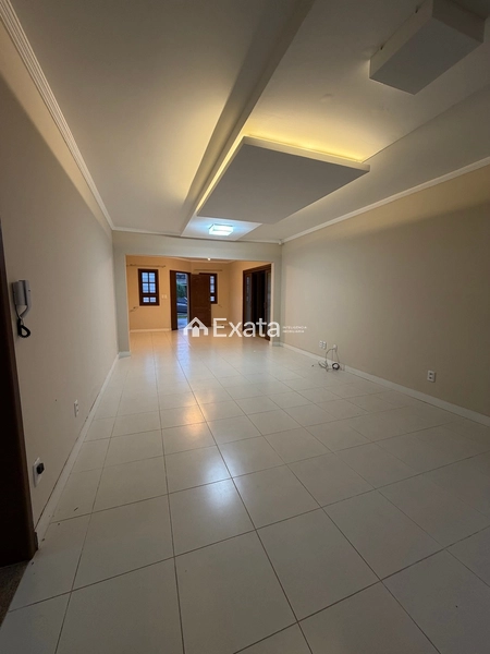 Casa com piscina: 10ª foto da galeria de imagens do imóvel