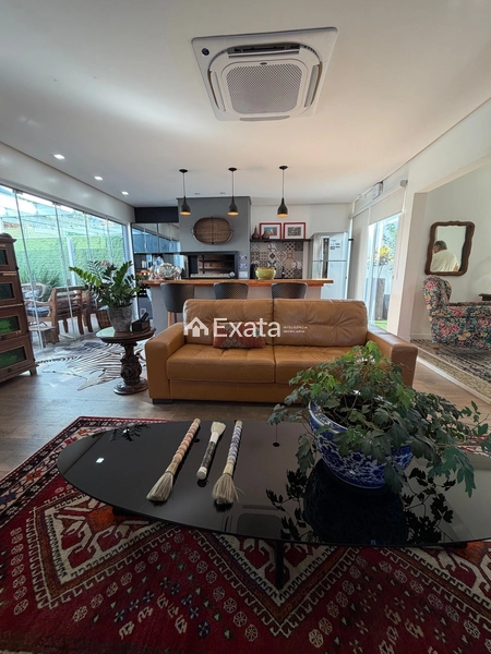 Uma joia rara no coração do bairro mais cobiçado da cidade!: 1ª foto da galeria de imagens do imóvel