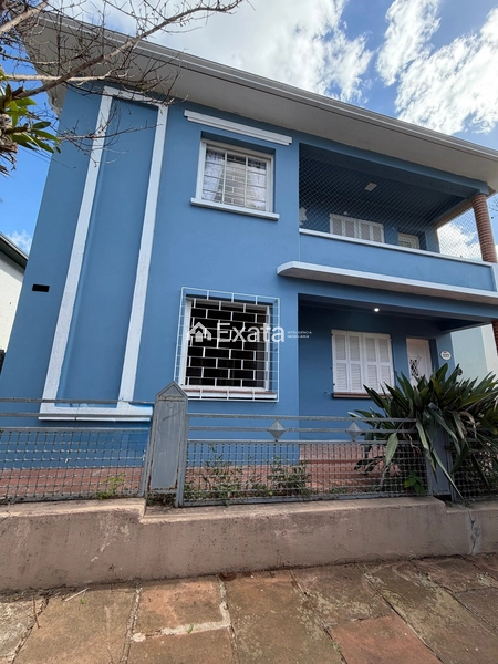 Casa bem localizada no centro da cidade: 1ª foto da galeria de imagens do imóvel