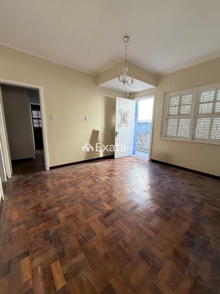 Casa bem localizada no centro da cidade: 4ª foto da galeria de imagens do imóvel