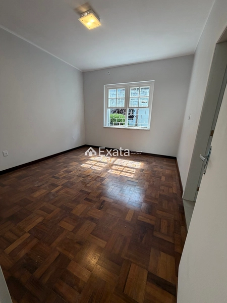 Casa bem localizada no centro da cidade: 5ª foto da galeria de imagens do imóvel