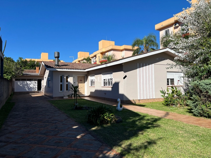 Casa ótima com pátio espaçoso!: 1ª foto da galeria de imagens do imóvel