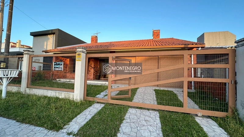 Excelente casa a poucos metros do mar(Rua das rosas): 1ª foto da galeria de imagens do imóvel