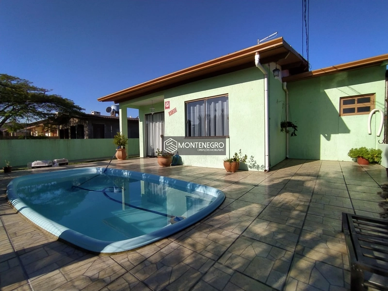 Casa com piscina: 1ª foto da galeria de imagens do imóvel