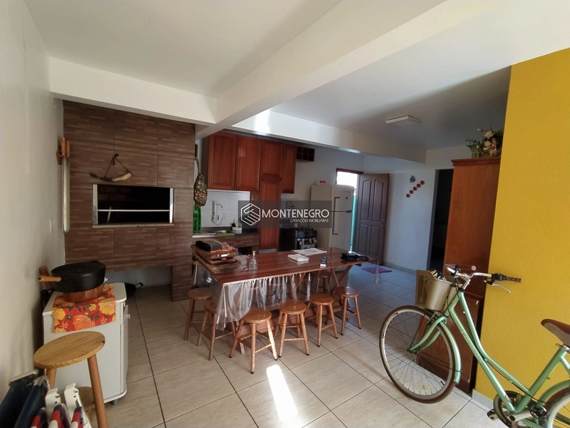 Casa com piscina: 12ª foto da galeria de imagens do imóvel